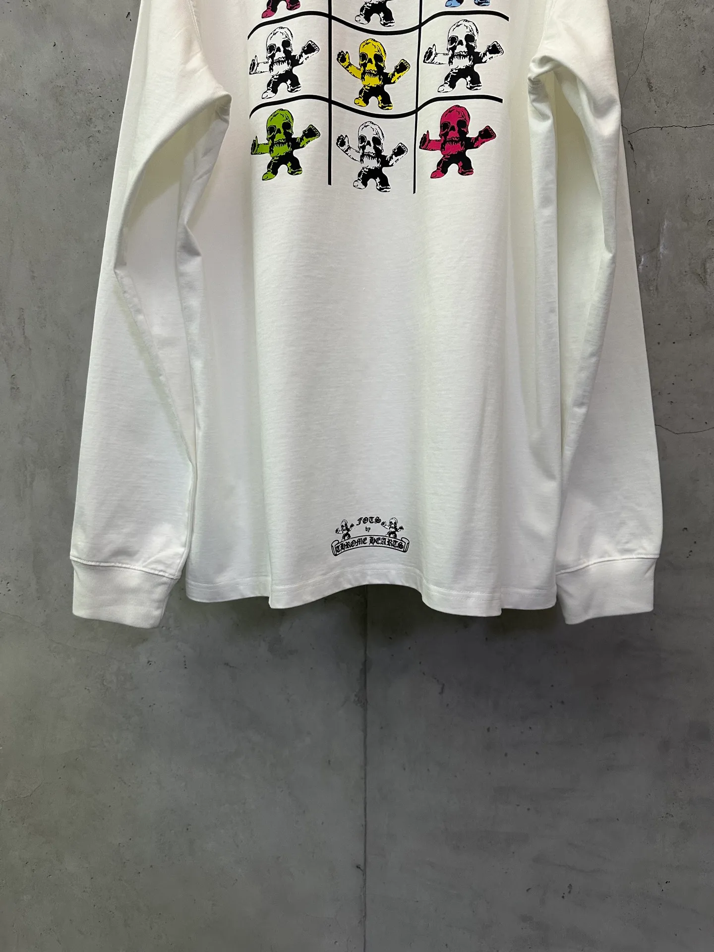 P340 Chrome Hearts 25ss foti system black color nine-square grid round neck long-sleeved T-shirt. Fabric is high-definition, ultra-heavy-weight cotton, double-yarn compact Xinjiang cotton. Weight: 320 grams. Clean cloth surface. Clear texture. Tight feel. Stiff. High color fastness. No deformation. No discoloration. Customized hardware. Thread. Accessories. Alignment. Same style for men and women. -Color: Black White -Size: XS S M L